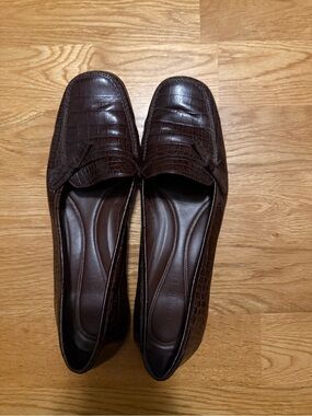 Women’s  Brown Croc-Embossed Leather Loafers